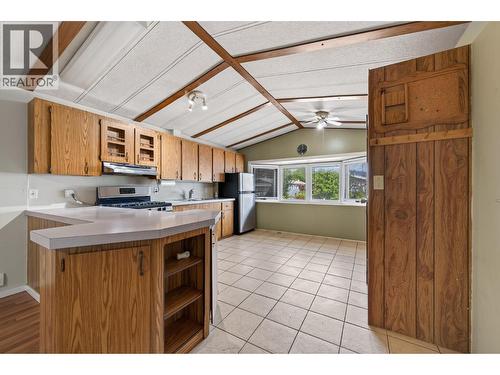 5280 69 Avenue Ne, Salmon Arm, BC - Indoor Photo Showing Kitchen