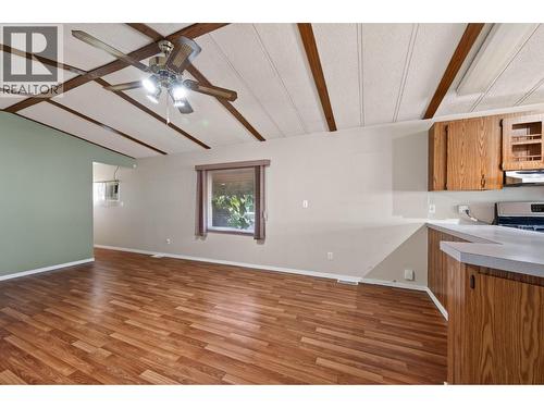 5280 69 Avenue Ne, Salmon Arm, BC - Indoor Photo Showing Kitchen