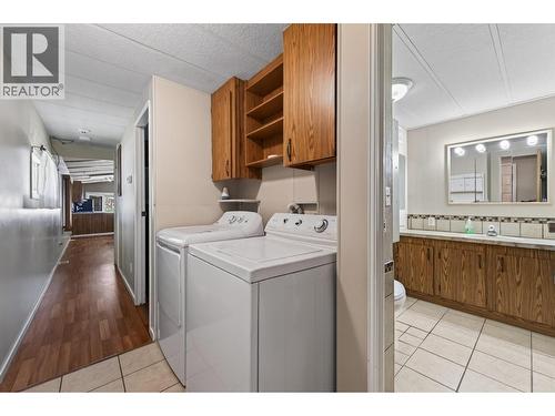 5280 69 Avenue Ne, Salmon Arm, BC - Indoor Photo Showing Laundry Room