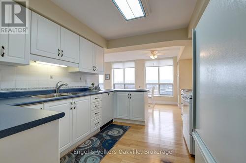 1402 - 442 Maple Avenue, Burlington (Brant), ON - Indoor Photo Showing Kitchen With Double Sink