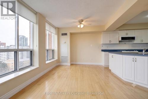 Virtually revised - Eat-in Kitchen - 1402 - 442 Maple Avenue, Burlington (Brant), ON - Indoor Photo Showing Kitchen