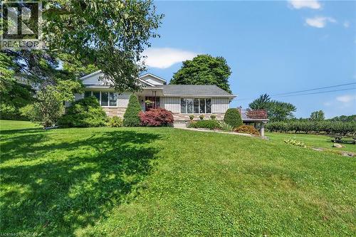 Ranch-style residence featuring light-colored siding and a stone facade - 134 Russ Road, Grimsby, ON - Outdoor
