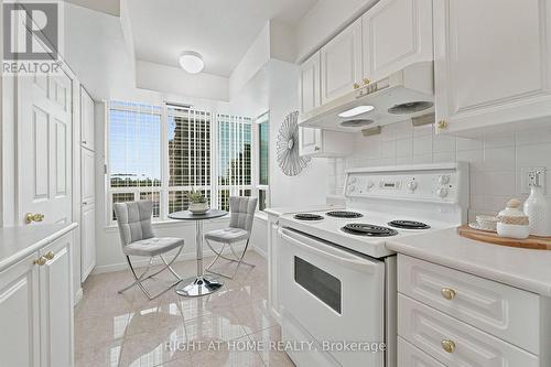 610 - 33 Empress Avenue, Toronto, ON - Indoor Photo Showing Kitchen