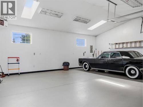9901 2 Street, Dawson Creek, BC - Indoor Photo Showing Garage