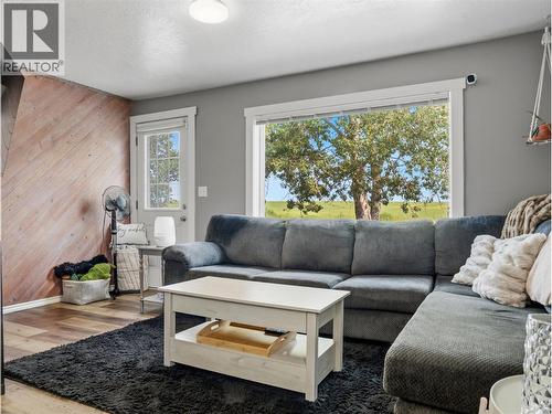 9901 2 Street, Dawson Creek, BC - Indoor Photo Showing Living Room