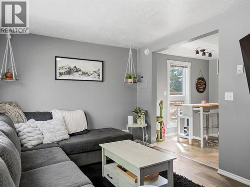 9901 2 Street, Dawson Creek, BC - Indoor Photo Showing Living Room