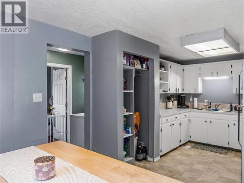 9901 2 Street, Dawson Creek, BC - Indoor Photo Showing Kitchen With Double Sink