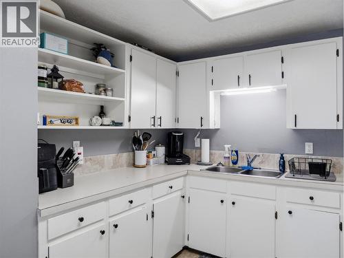 9901 2 Street, Dawson Creek, BC - Indoor Photo Showing Kitchen With Double Sink