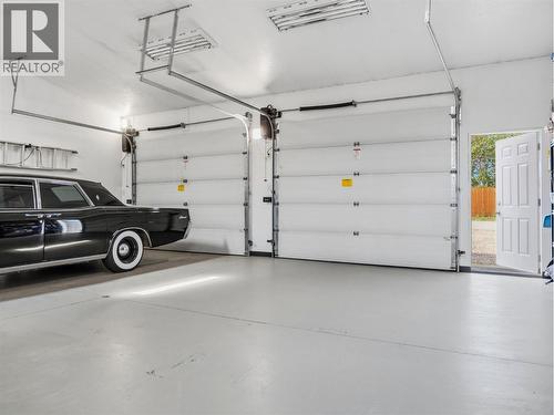 9901 2 Street, Dawson Creek, BC - Indoor Photo Showing Garage