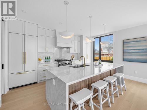 2488 Bridge Road, Oakville, ON - Indoor Photo Showing Kitchen With Upgraded Kitchen