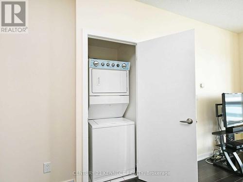 3910 - 4070 Confederation Parkway, Mississauga, ON - Indoor Photo Showing Laundry Room