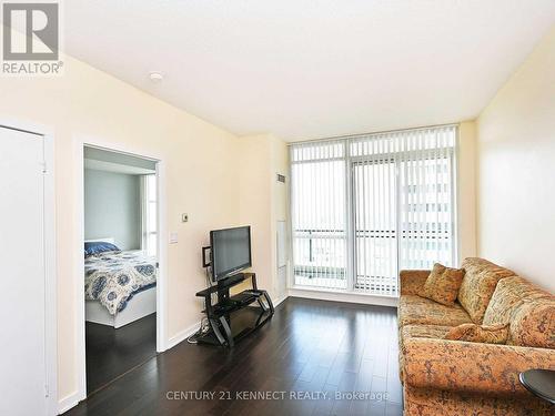 3910 - 4070 Confederation Parkway, Mississauga, ON - Indoor Photo Showing Living Room