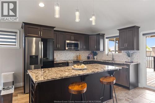 1467 Inverness, Windsor, ON - Indoor Photo Showing Kitchen With Upgraded Kitchen