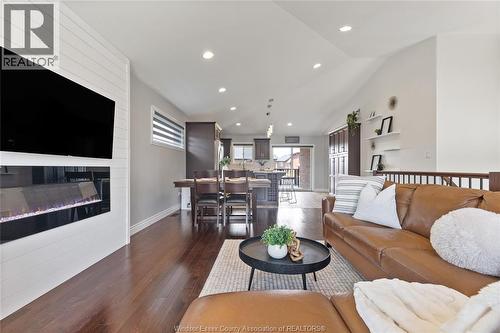 1467 Inverness, Windsor, ON - Indoor Photo Showing Living Room
