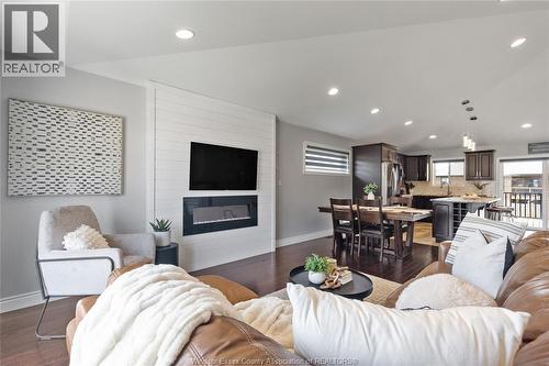 1467 Inverness, Windsor, ON - Indoor Photo Showing Living Room With Fireplace