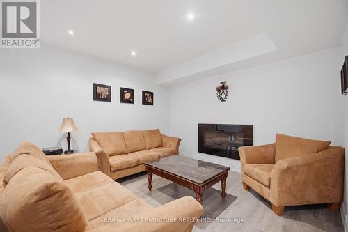 59 Bluff Trail, King, ON - Indoor Photo Showing Living Room
