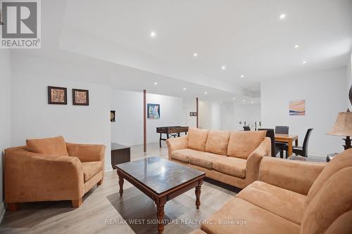59 Bluff Trail, King, ON - Indoor Photo Showing Living Room