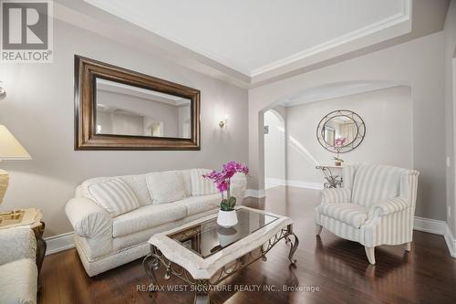 59 Bluff Trail, King, ON - Indoor Photo Showing Living Room