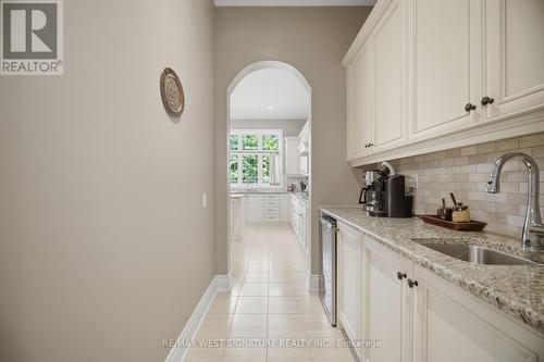 59 Bluff Trail, King, ON - Indoor Photo Showing Kitchen