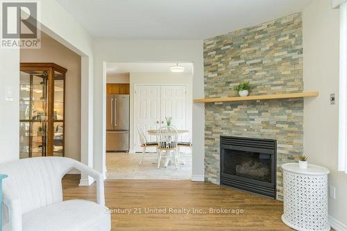 11 Algonquin Trail, Clarington (Bowmanville), ON - Indoor Photo Showing Living Room With Fireplace