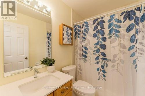 11 Algonquin Trail, Clarington (Bowmanville), ON - Indoor Photo Showing Bathroom