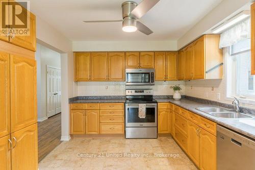 11 Algonquin Trail, Clarington (Bowmanville), ON - Indoor Photo Showing Kitchen With Double Sink