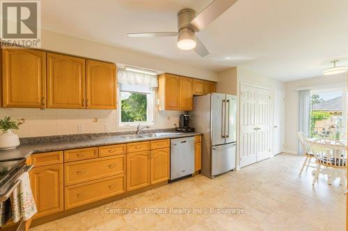 11 Algonquin Trail, Clarington (Bowmanville), ON - Indoor Photo Showing Kitchen With Double Sink