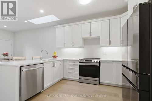 55 Athabaska Drive, Belleville (Thurlow Ward), ON - Indoor Photo Showing Kitchen With Upgraded Kitchen