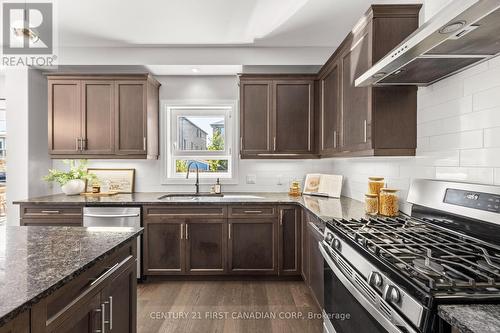 753 Superior Drive, London North (North B), ON - Indoor Photo Showing Kitchen With Upgraded Kitchen