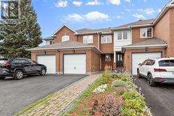 6 CRYSTAL PARK CRESCENT Ottawa, ON K2C 3Z8
