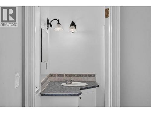 1255 Valley View Drive, Sparwood, BC - Indoor Photo Showing Bathroom