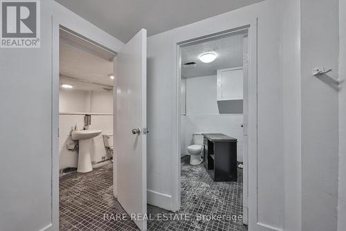 200 Bathurst Street, Toronto, ON 