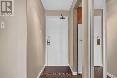 Foyer with closet space - 306 - 6470 Bilberry Drive, Ottawa, ON - Indoor Photo Showing Other Room
