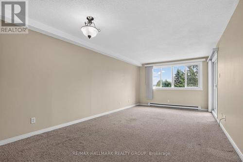 Dining Room open concept with Living Room - 306 - 6470 Bilberry Drive, Ottawa, ON - Indoor Photo Showing Other Room