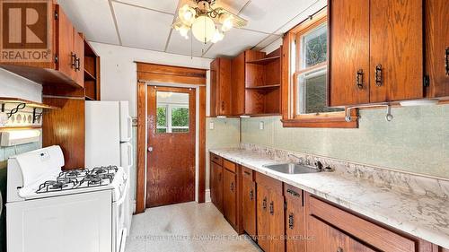 28 Dacotah Street, St. Catharines (Downtown), ON - Indoor Photo Showing Kitchen