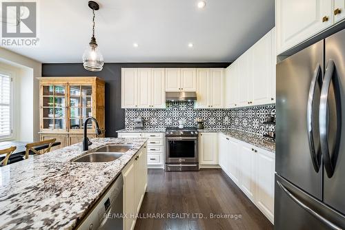 124 Bonnie Braes Drive, Brampton, ON - Indoor Photo Showing Kitchen With Double Sink With Upgraded Kitchen
