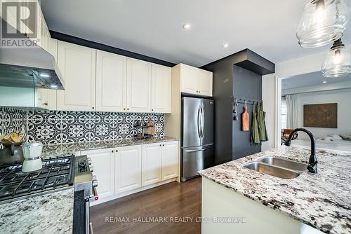 124 Bonnie Braes Drive, Brampton, ON - Indoor Photo Showing Kitchen With Double Sink With Upgraded Kitchen
