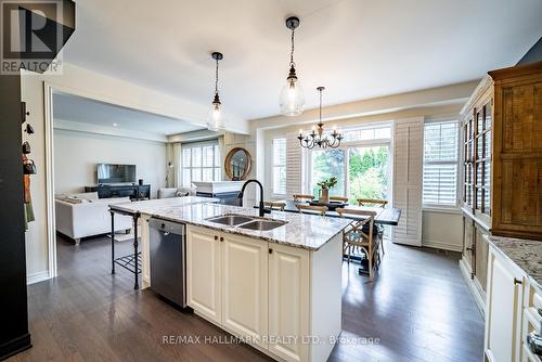 124 Bonnie Braes Drive, Brampton, ON - Indoor Photo Showing Kitchen With Double Sink With Upgraded Kitchen