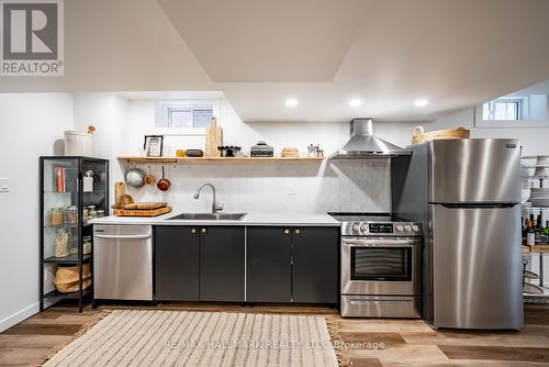 124 Bonnie Braes Drive, Brampton, ON - Indoor Photo Showing Kitchen
