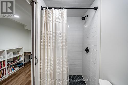 124 Bonnie Braes Drive, Brampton, ON - Indoor Photo Showing Bathroom