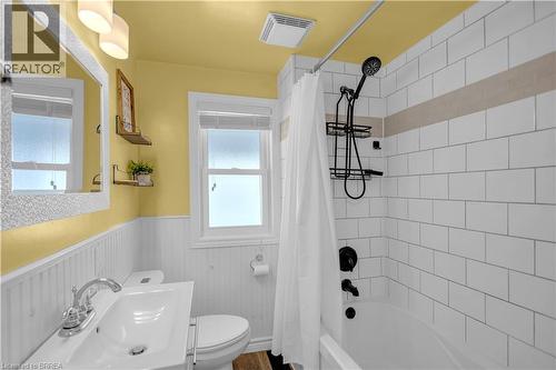 158 Grand Street, Brantford, ON - Indoor Photo Showing Bathroom