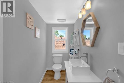 158 Grand Street, Brantford, ON - Indoor Photo Showing Bathroom