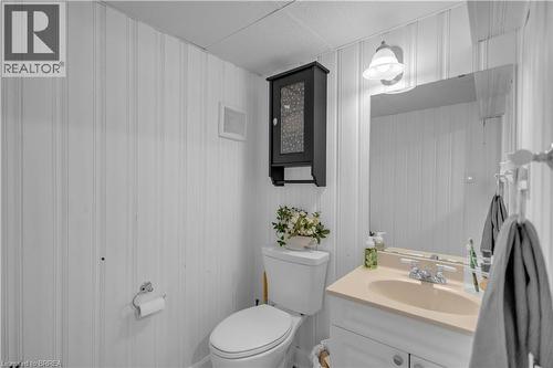 158 Grand Street, Brantford, ON - Indoor Photo Showing Bathroom