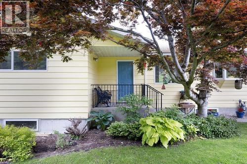 Front door/porch area - 2527 Islandview Road, Blind Bay, BC - Outdoor
