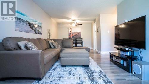 68 - 144 Conway Drive, London South (South X), ON - Indoor Photo Showing Living Room