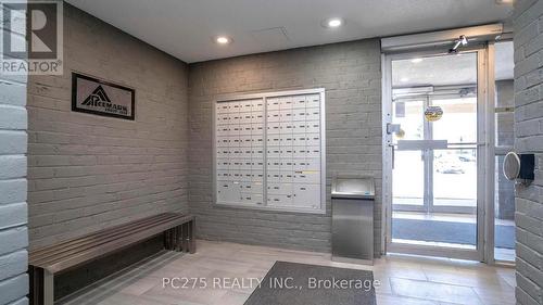 68 - 144 Conway Drive, London South (South X), ON - Indoor Photo Showing Other Room