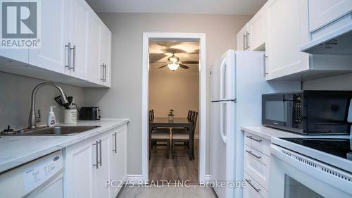 68 - 144 Conway Drive, London South (South X), ON - Indoor Photo Showing Kitchen