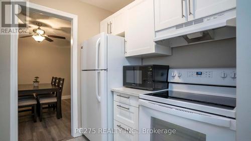 68 - 144 Conway Drive, London South (South X), ON - Indoor Photo Showing Kitchen