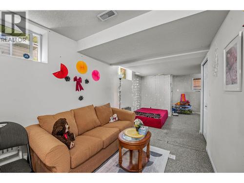 6857 Westgate Avenue, Prince George, BC - Indoor Photo Showing Living Room