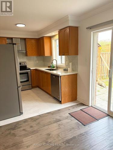 737 Caboto Trail, Markham, ON - Indoor Photo Showing Kitchen